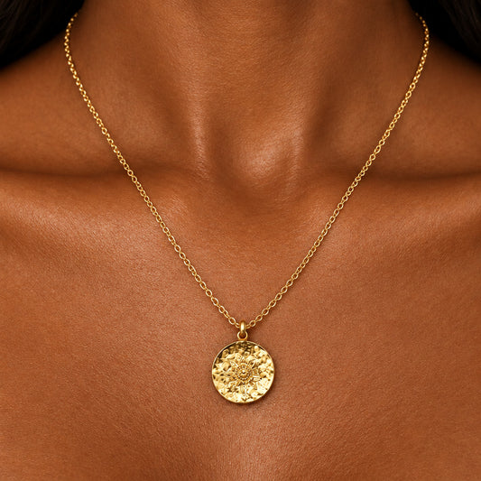 Collier médaille texturée